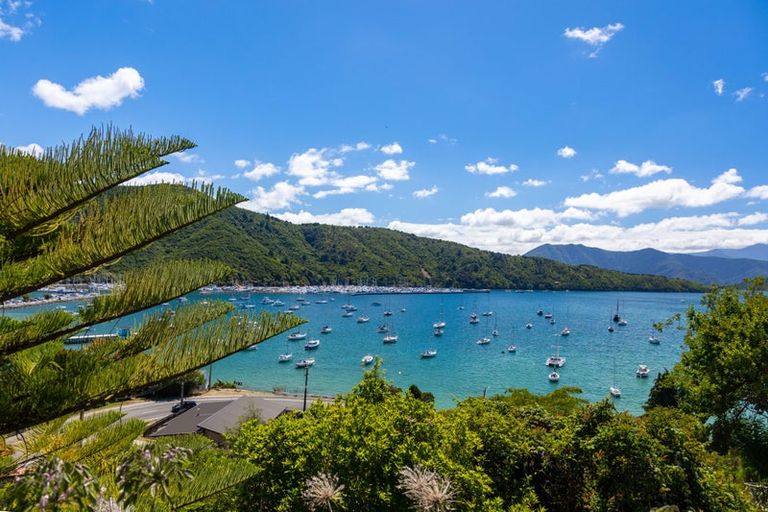 Photo of property in 324-328 Waikawa Road, Waikawa, Picton, 7220