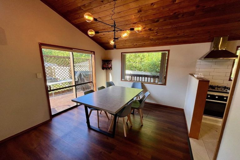 Photo of property in 2/11 Firle Place, Green Bay, Auckland, 0604