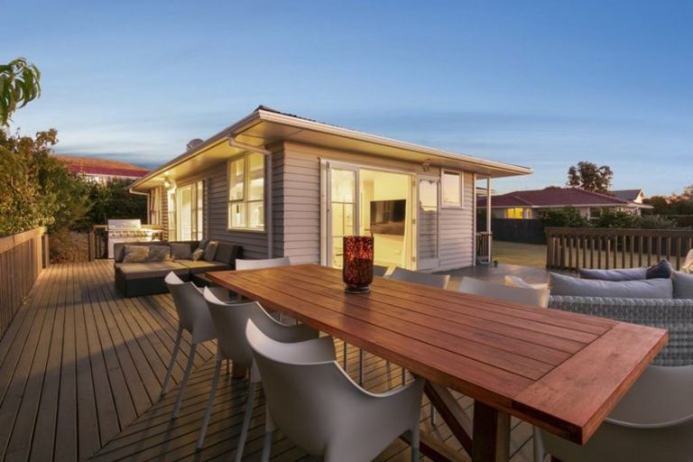 Photo of property in 30 Wallace Road, Mangere Bridge, Auckland, 2022