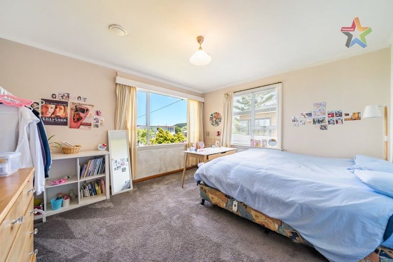 Photo of property in 4 Pekanga Road, Normandale, Lower Hutt, 5010