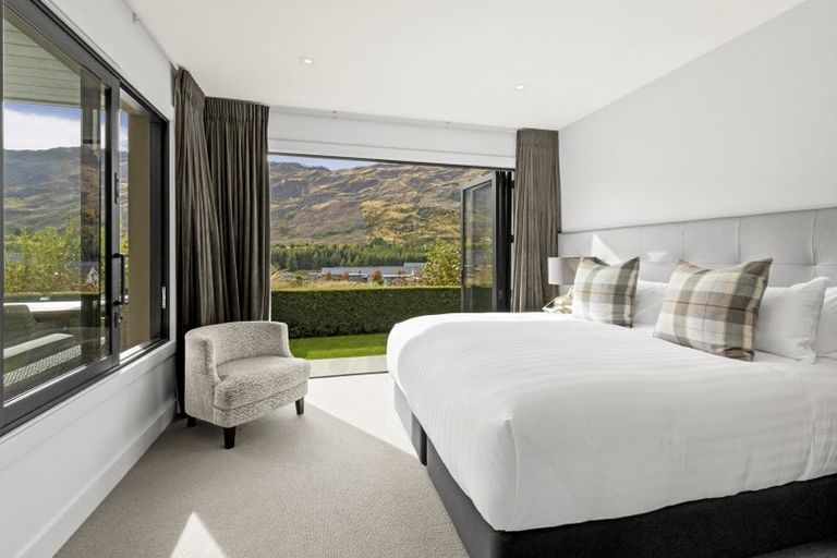 Photo of property in 4 Owen Marshall Lane, Arrowtown, 9371