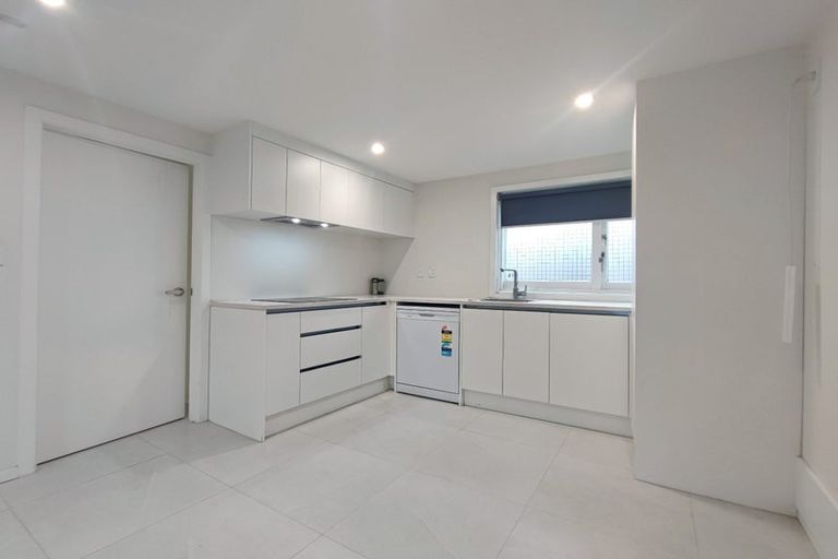 Photo of property in 120a Golf Road, New Lynn, Auckland, 0600