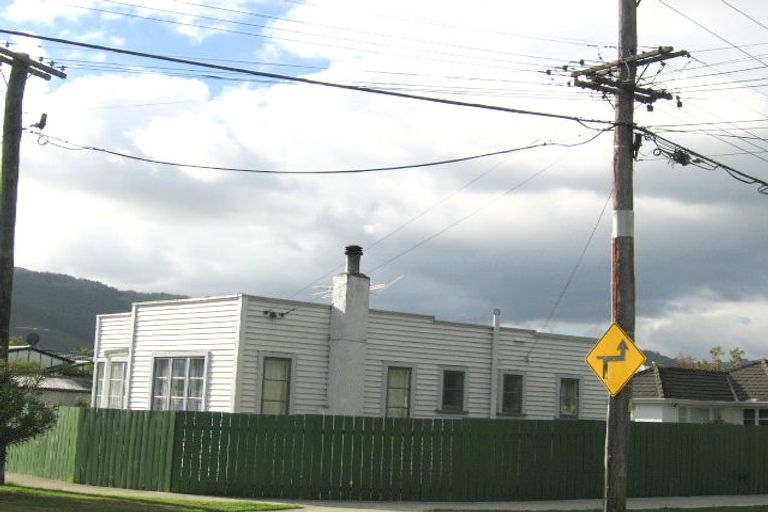 Photo of property in 21 Pempsey Street, Silverstream, Upper Hutt, 5019