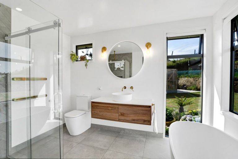 Photo of property in 956 Richmond Road, Lepperton, New Plymouth, 4373