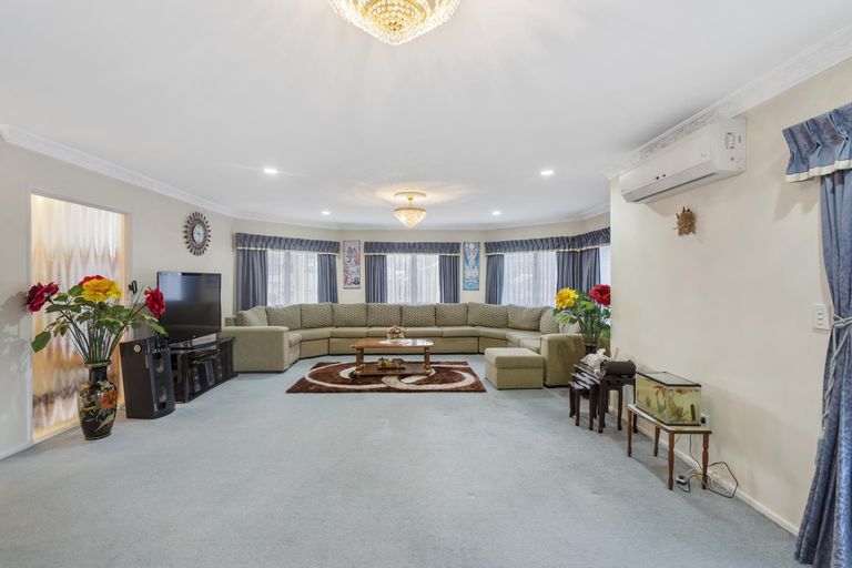 Photo of property in 12 Pistachio Place, Goodwood Heights, Auckland, 2105