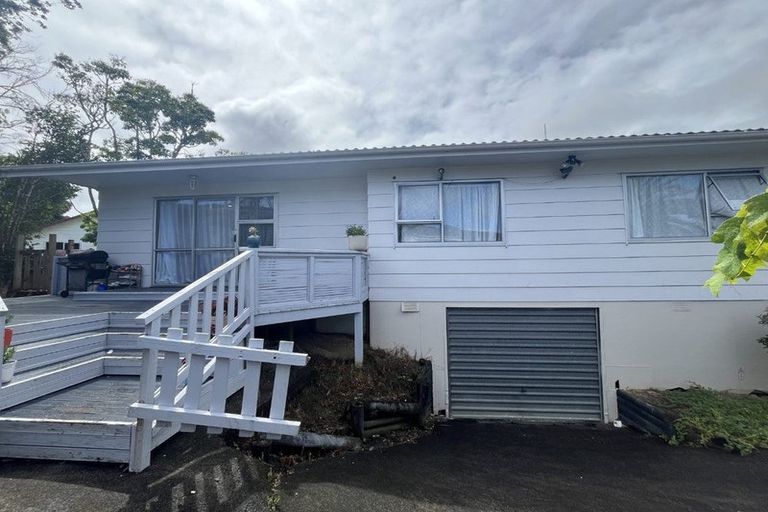 Photo of property in 27 Cedar Heights Avenue, Massey, Auckland, 0614