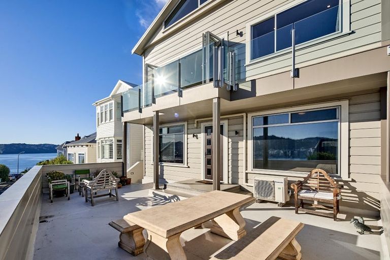 Photo of property in 25 The Crescent, Roseneath, Wellington, 6011