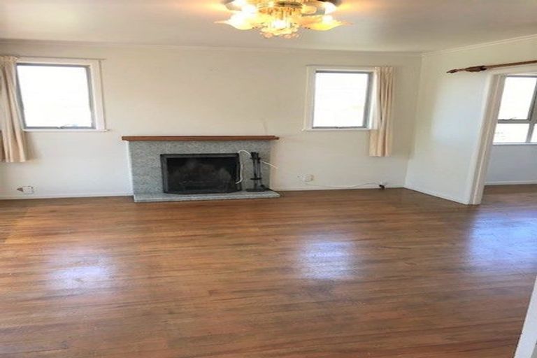 Photo of property in 39 Vera Road, Te Atatu South, Auckland, 0610