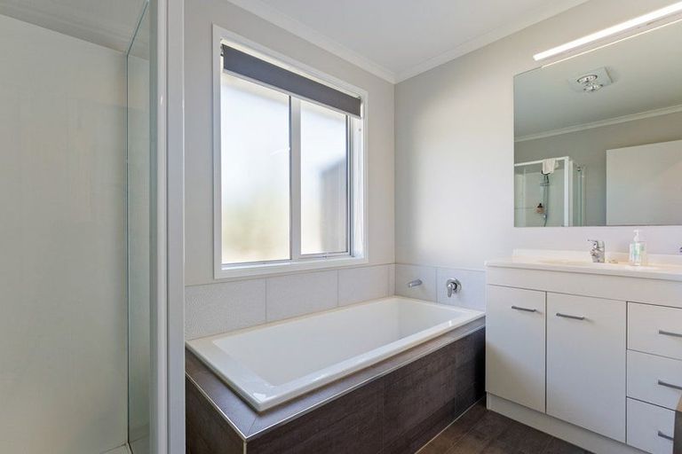 Photo of property in 63 Waipunahau Road, Waikanae, 5036