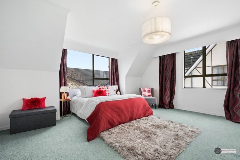 Photo of property in 3/45 Whites Line West, Woburn, Lower Hutt, 5010