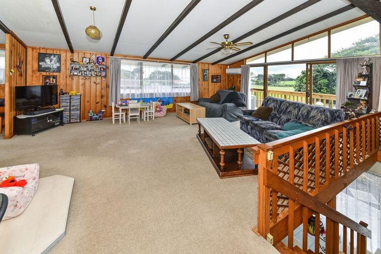 Photo of property in 28 Gibbons Road, Weymouth, Auckland, 2103