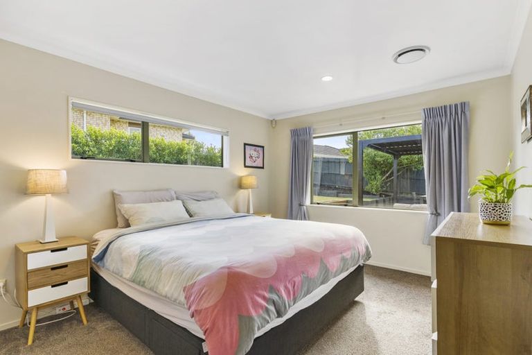 Photo of property in 71 Kath Hopper Drive, Orewa, 0931
