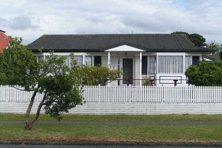Photo of property in 2/16 Jutland Road, Hauraki, Auckland, 0622