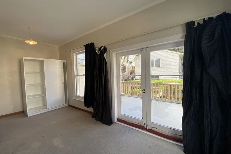 Photo of property in 8 Hawker Street, Mount Victoria, Wellington, 6011