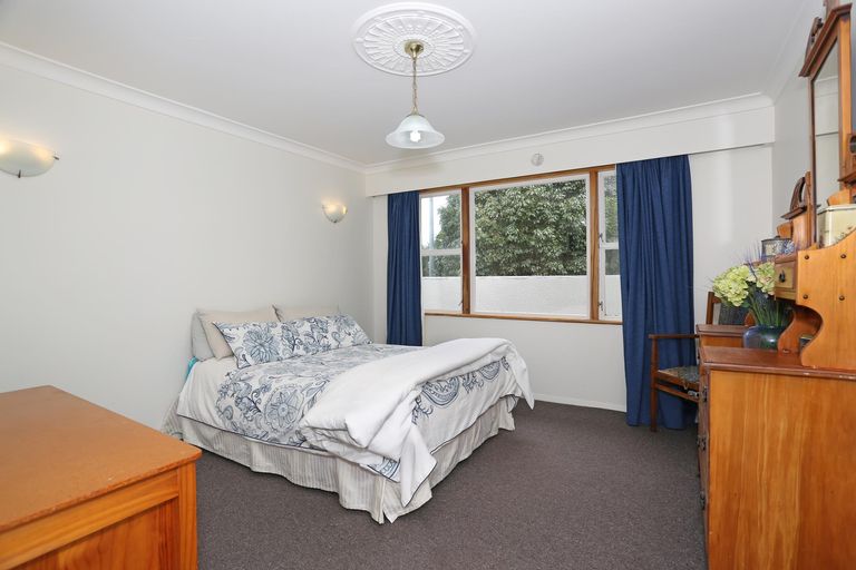 Photo of property in 2 Churchill Avenue, Hokowhitu, Palmerston North, 4410