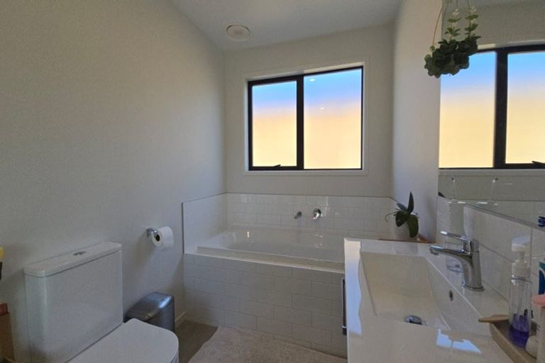 Photo of property in 40 Spur Ridge Rise, Jacks Point, 9371