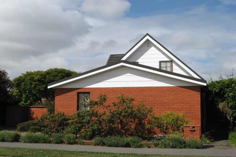 Photo of property in 46 Kent Lodge Avenue, Avonhead, Christchurch, 8042