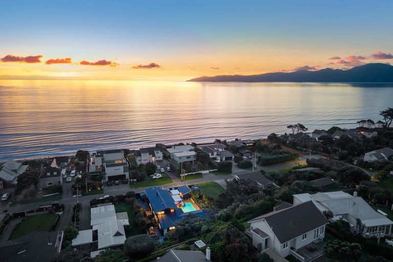 Photo of property in 9 Groves Road, Raumati Beach, Paraparaumu, 5032