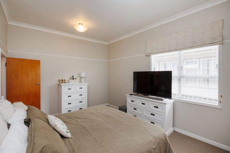 Photo of property in 24 Oxford Street, Hokowhitu, Palmerston North, 4410