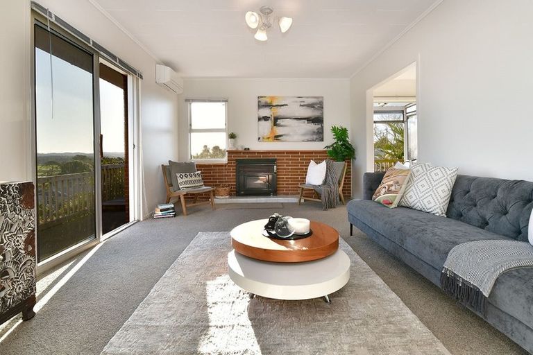 Photo of property in 15 Hand Road, Helensville, 0800