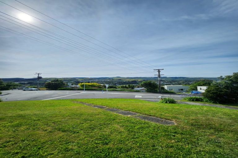 Photo of property in 2 Olivia Crescent, Tawa, Wellington, 5028