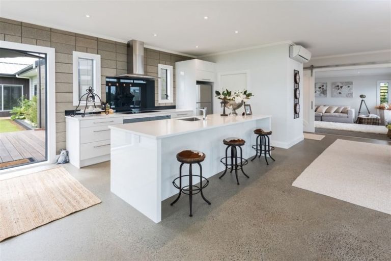 Photo of property in 4 Bernora Crescent, Bombay, 2675