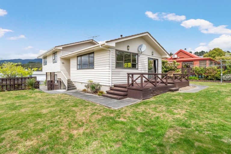 Photo of property in 32 Seymour Grove, Kingsley Heights, Upper Hutt, 5018