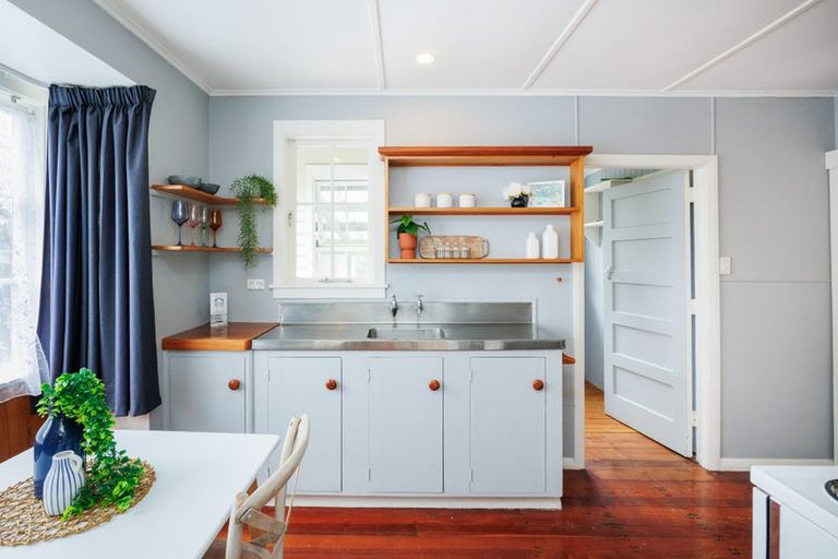 Photo of property in 654 Featherston Street, Roslyn, Palmerston North, 4414