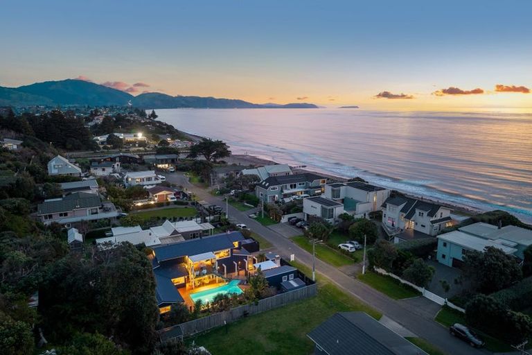Photo of property in 9 Groves Road, Raumati Beach, Paraparaumu, 5032
