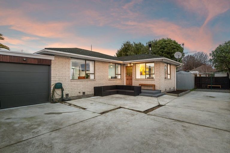 Photo of property in 2/8a Salford Avenue, Redwood, Christchurch, 8051