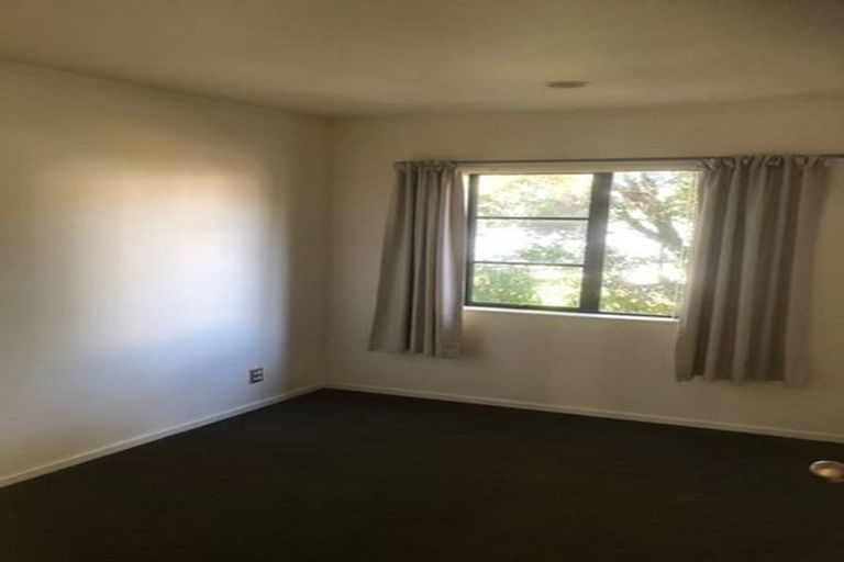 Photo of property in 2/26 Waratah Street, Birkenhead, Auckland, 0626