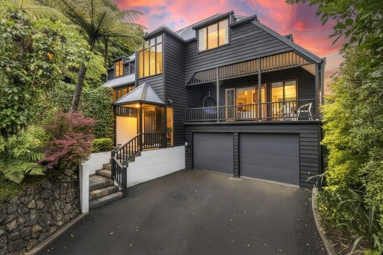 Photo of property in 50 Amapur Drive, Khandallah, Wellington, 6035