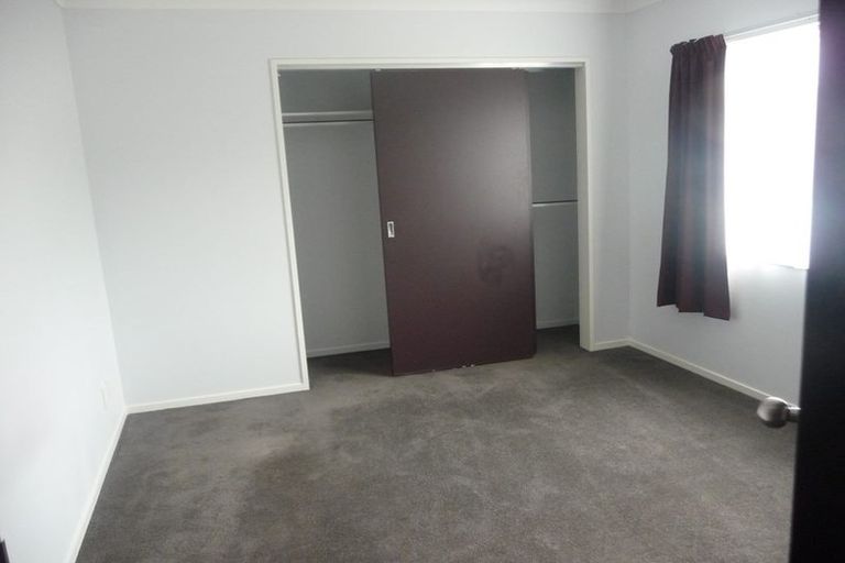 Photo of property in 4 Stella Grove, Newlands, Wellington, 6037