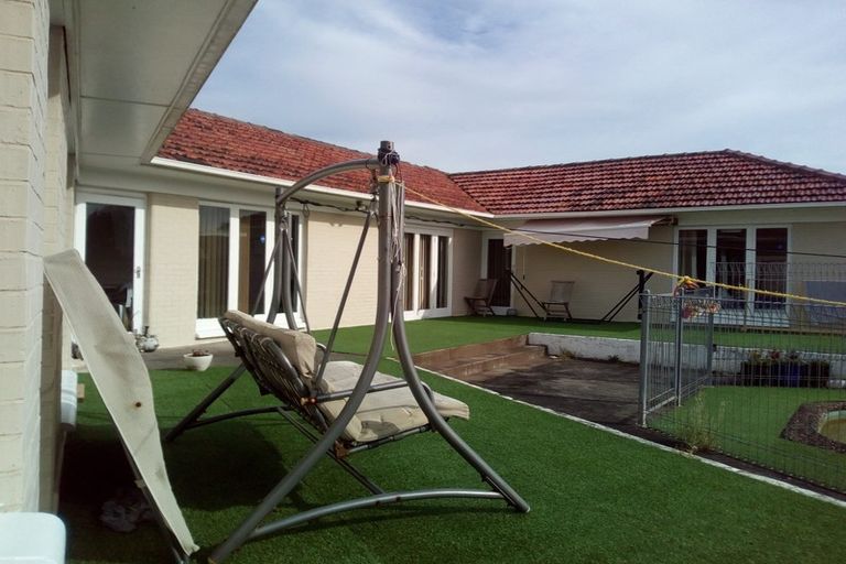 Photo of property in 42 Willis Road, Papakura, 2110