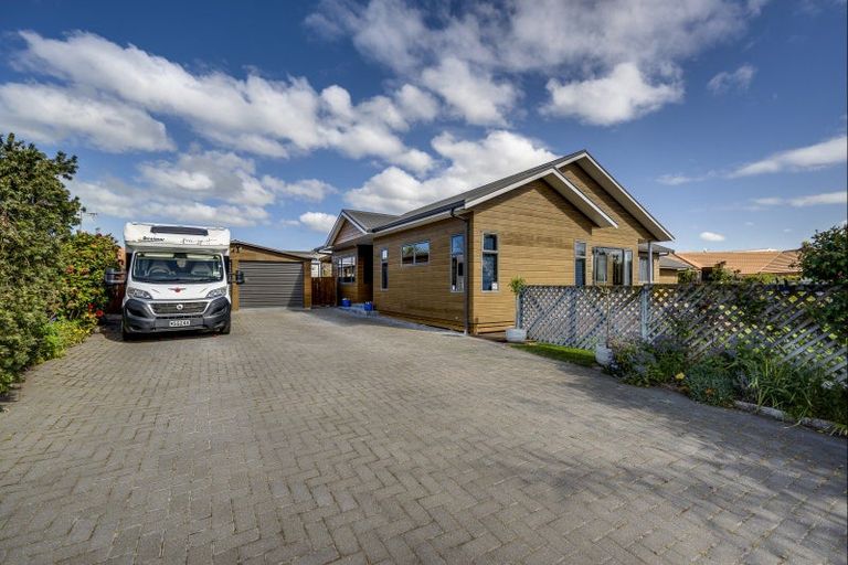 Photo of property in 104 Brookvale Road, Havelock North, 4130
