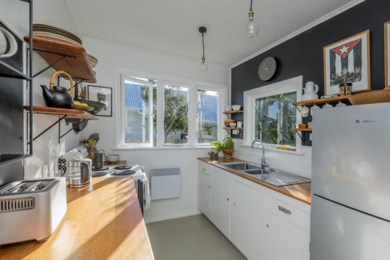 Photo of property in 18 The Avenue, Otaki Beach, Otaki, 5512