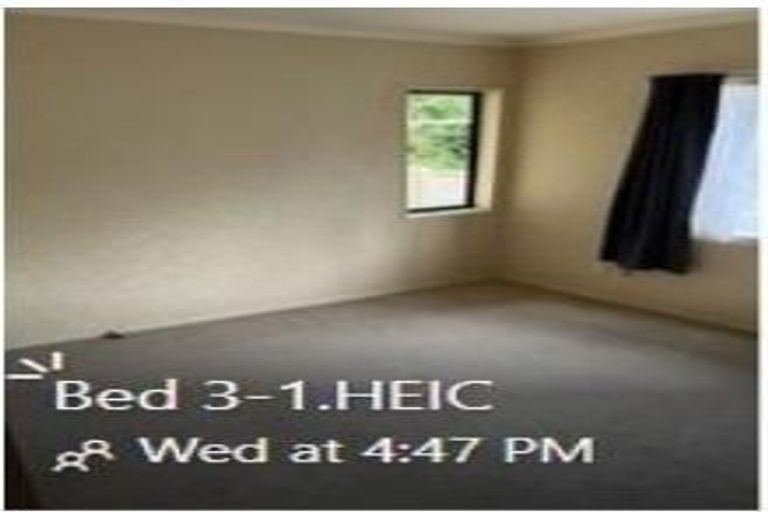 Photo of property in 17 Rosetti Rise, West Harbour, Auckland, 0618