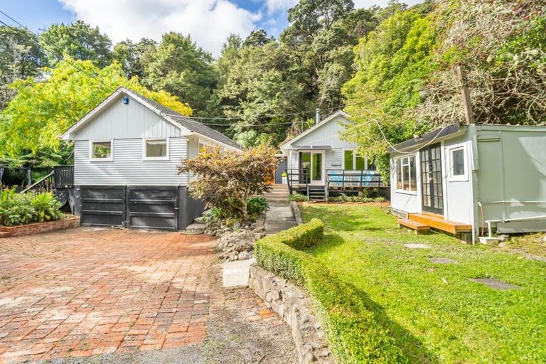 Photo of property in 49 Blue Mountains Road, Pinehaven, Upper Hutt, 5019