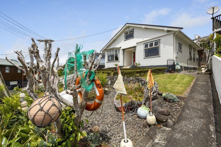 Photo of property in 22 Peace Avenue, Moturoa, New Plymouth, 4310