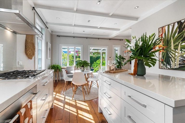 Photo of property in 27 Rutland Road, Stanley Point, Auckland, 0624