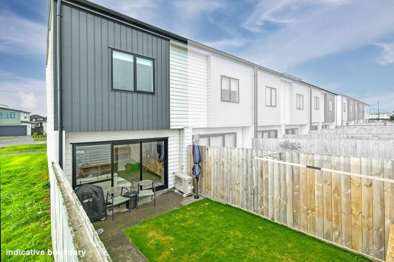 Photo of property in 22 Koiora Road, Clarks Beach, 2122