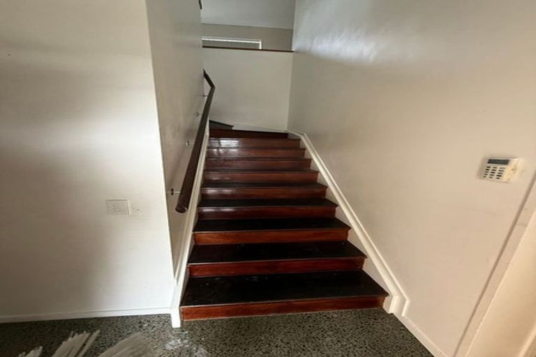 Photo of property in 19a Sunnyside Road, Sunnyvale, Auckland, 0612