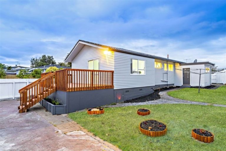Photo of property in 21 Leaver Place, Weymouth, Auckland, 2103