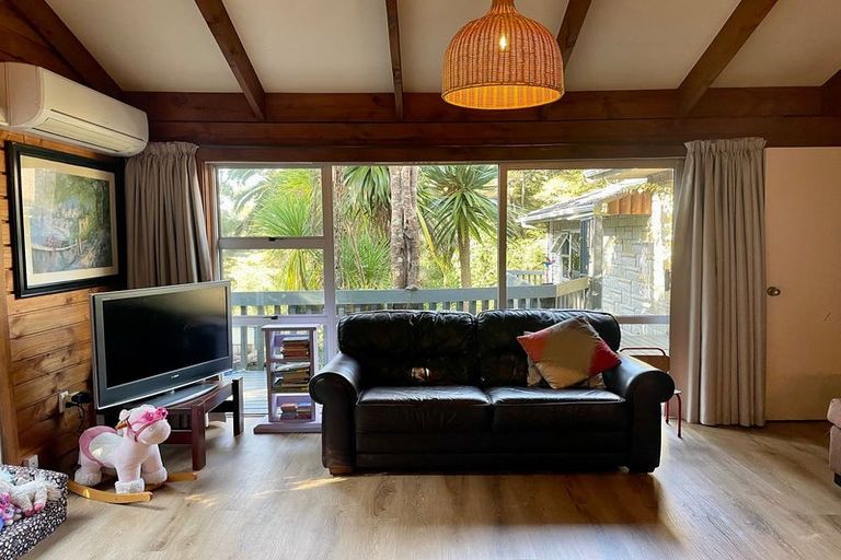 Photo of property in 148 Laingholm Drive, Laingholm, Auckland, 0604