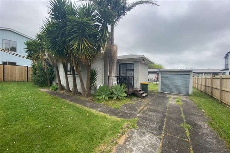 Photo of property in 15 Edinburgh Avenue, Rosehill, Papakura, 2113