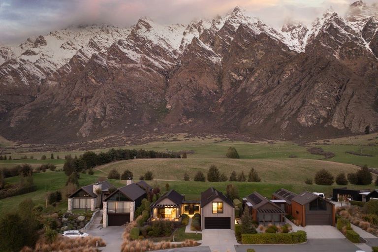 Photo of property in 33 Hackett Road, Jacks Point, Queenstown, 9371
