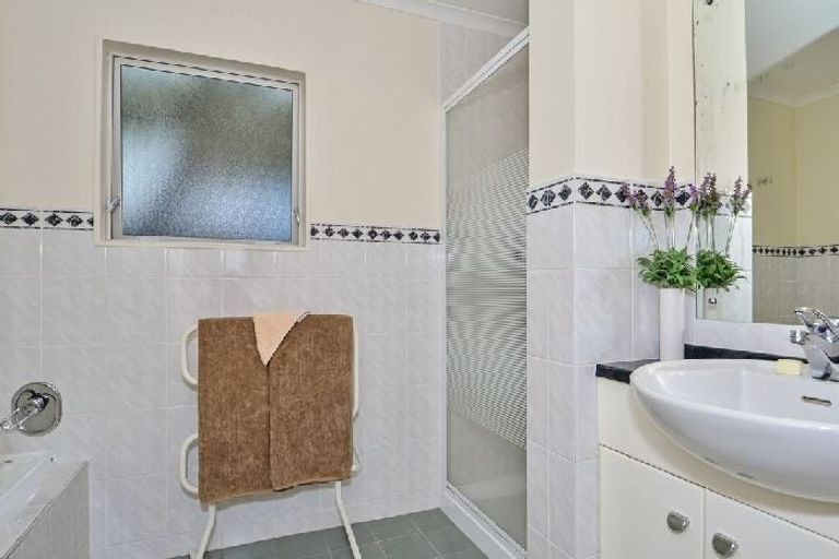 Photo of property in 1/378 East Coast Road, Sunnynook, Auckland, 0630