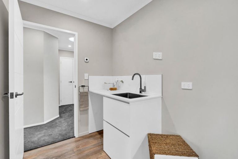 Photo of property in 18d Virginia Place, Whalers Gate, New Plymouth, 4310