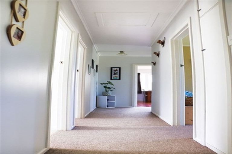 Photo of property in 28 Domain Road, Waipawa, 4210