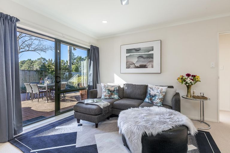 Photo of property in 12 Blackwood Drive, Wattle Downs, Auckland, 2103